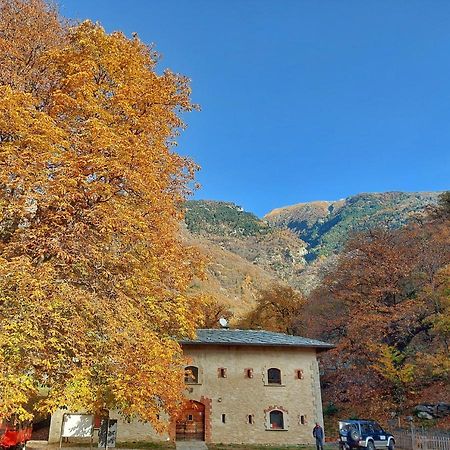Forte Di Machaby Hostel Arnad Exterior photo