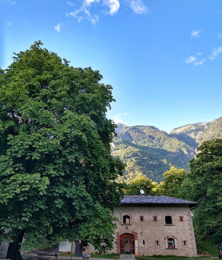 Forte Di Machaby Hostel Arnad Exterior photo